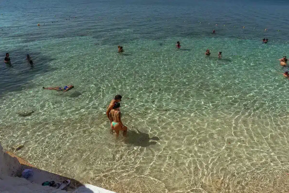 Bora Bora Beach Club - Image 25