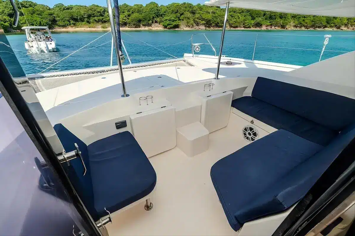 Catamarán Avalon One - Image 18