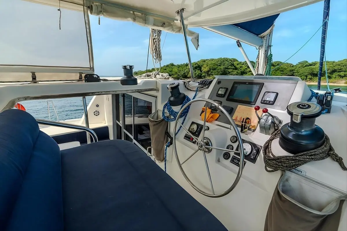 Catamarán Avalon One - Image 16