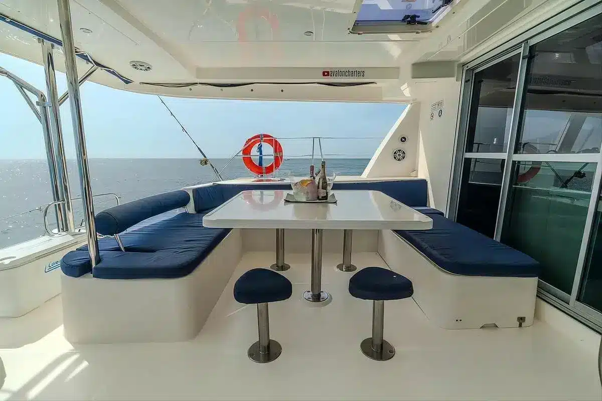 Catamarán Avalon One - Image 14