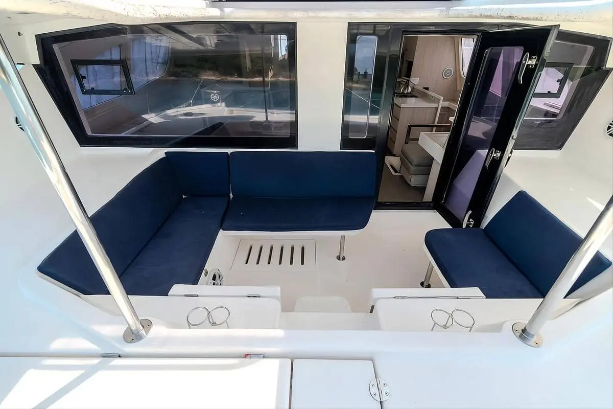 Catamarán Avalon One - Image 13