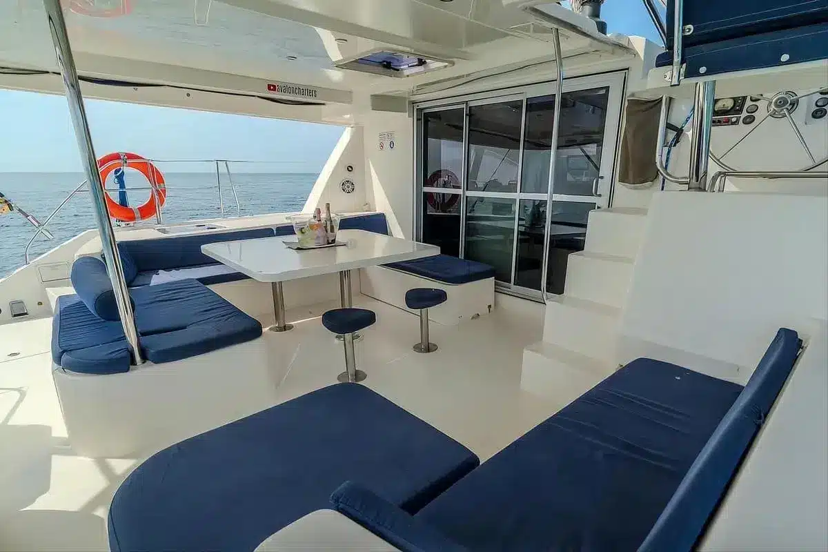 Catamarán Avalon One - Image 6